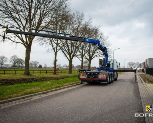 Truckopbouw haakarmsysteem en autolaadkraan Bofram Techniek